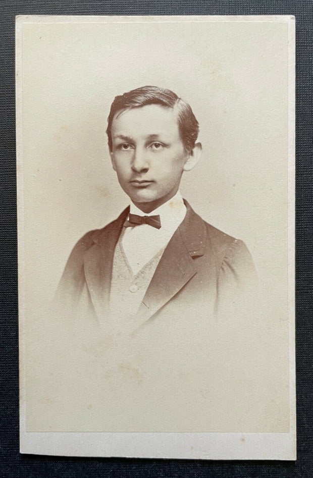 Foto Porträt Mann Anzug Schleife E.Rabending Wieden Wien ca.10,1x6,3cm 402354 TH